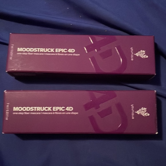 Moodstruck epic 4D purple shimmer mascara - Picture 2 of 3